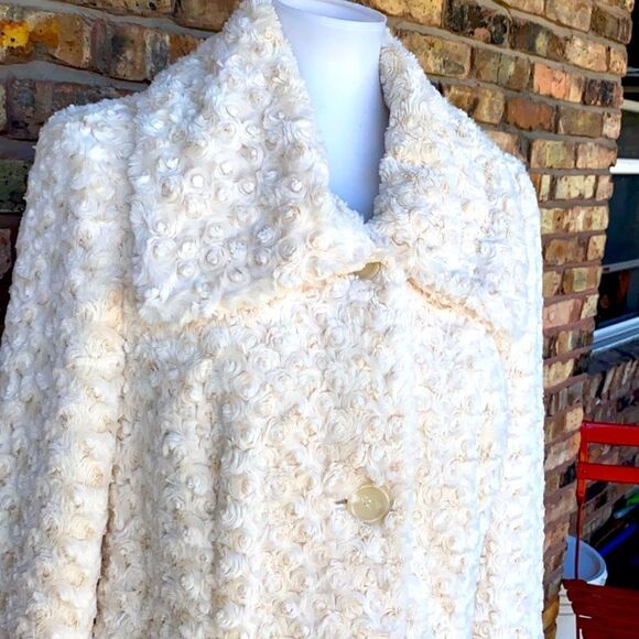 Alfani Faux Swirl Fur Large Collar Beige Jacket - Picture 5 of 6